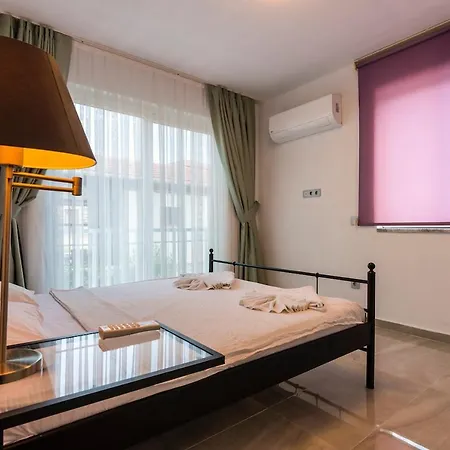 Villa Sleeps 8 With Pool Air Con And Wifi